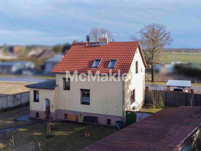Modernisiertes 5-Zimmer-Einfamilienhaus mit Garten, Garage & Carport in Liebenwalde – फोटो 1