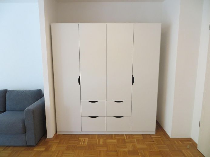 Kleiderschrank