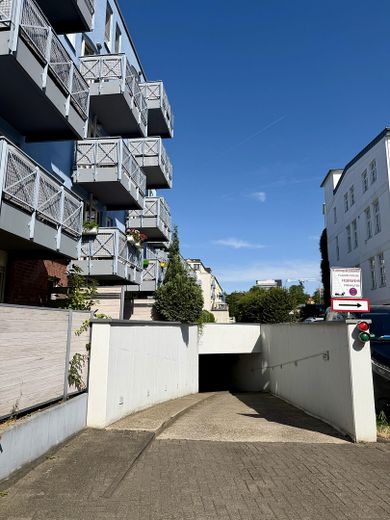 Bezugsfrei in Flingern: 1-Zimmer-Wohnung mit Balkon, Keller und Tiefgarage – Tiefgarage