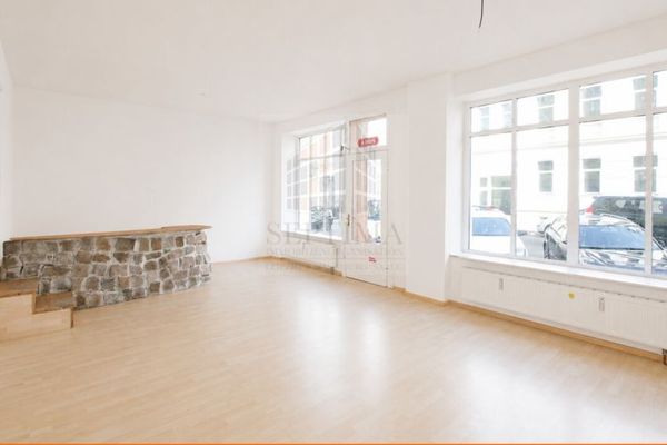 Vermietetes Gewerbe mit großen Schaufenstern in beliebter Lage zu verkaufen
