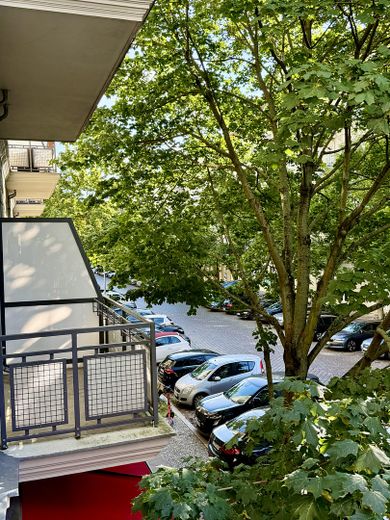 Provisionsfrei: 89m² Altbau am Helmholzplatz, Balkon, bezugsfrei – Blick