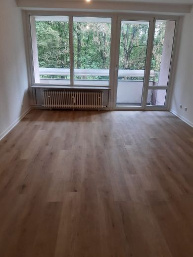 Schöne, frisch renovierte 3-Zimmer Wohnung in Köln-Seeberg-Süd, 1 Etage – Wohnzimmer