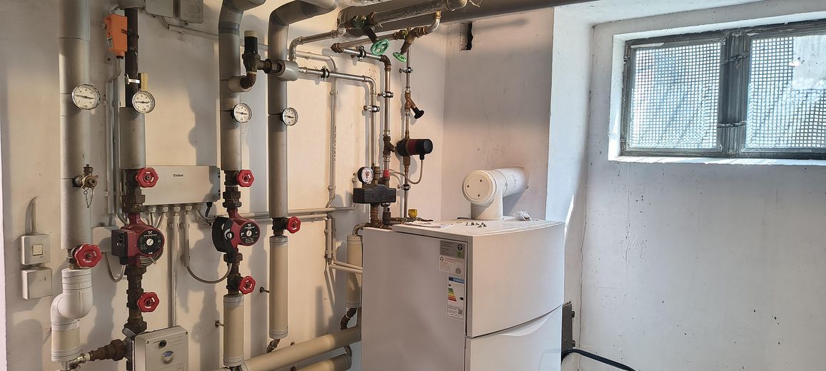 Bliźniak w Olching, ok. 283 m² pow. działki, ok. 155 m² pow. mieszkalnej, w najlepszej lokalizacji, bez prowizji, od osoby prywatnej – Heizung/Heizungsraum