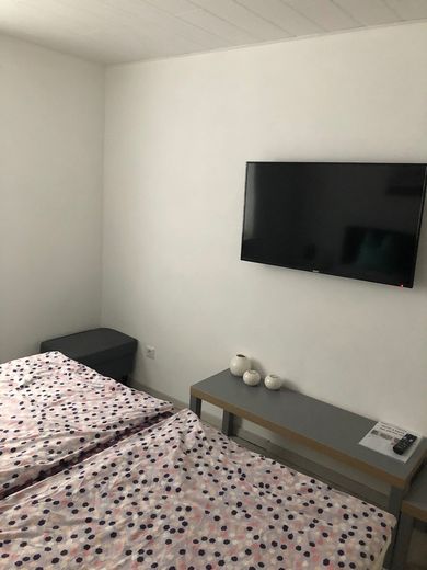 Einfamilienhaus mit Nebengebäude, Hof und Garage – Foto 14