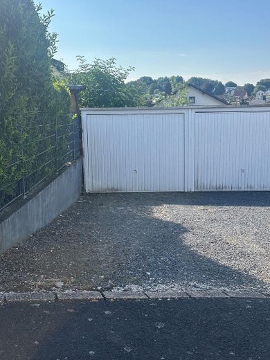 Gepflegte Wohnung 3 ZKB mit EBK und Garten – Garage