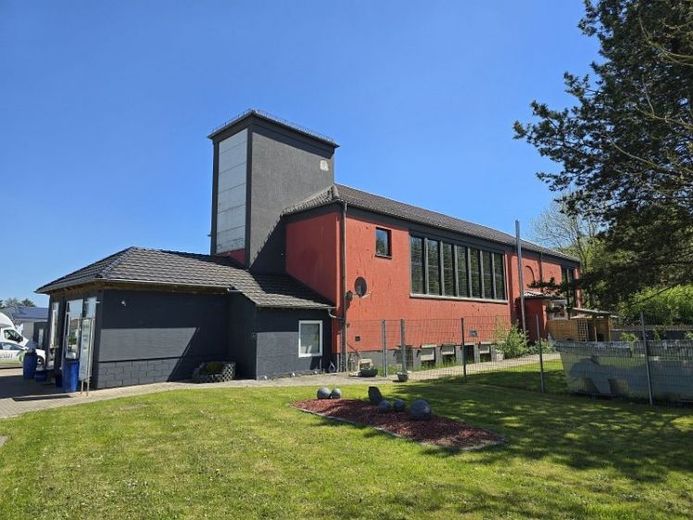 Firmensitz mit Ausstellung, Wohneinheit - auf 4.328 m² Grundstück in Top-Gewerbelage von Bitburg“ – Foto 1