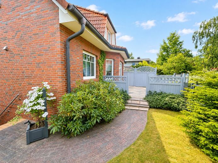 Wo Familienglück ein Zuhause findet - Klinkerhaus 
mit großem Garten in ruhiger Wohnlage von Altenwalde – Genießen Sie Sonne und das Gefühl von Urlaub