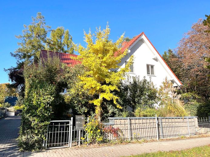 Familienfreundliches möbliertes Haus mit Garten nahe Berlin - befristet – Front