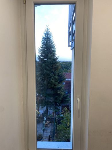 Moritzberg: 4,5-Zimmer-Maisonette-Wohnung mit Balkon und Garten – Treppenhaus