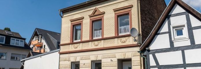 Dottendorf begehrt: Jahrhundertwendehaus mit Charakter & Perspektive