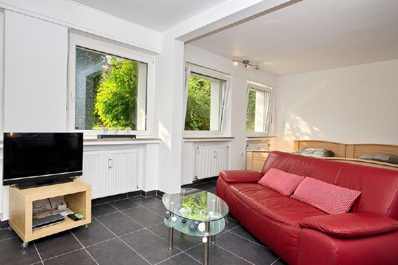 Nett eingerichtetes Apartment mit reizvollem Garten-/Terrassensitzplatz, gute Lage, Internetzugang – 10f802aa788f9851c6c80e54328c4c787dafa553.jpg