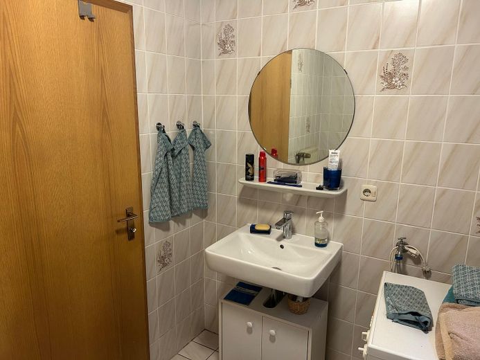 Casa unifamiliare ben tenuta con grande potenziale e terreno edificabile aggiuntivo a 54570 Neroth – Badkeller