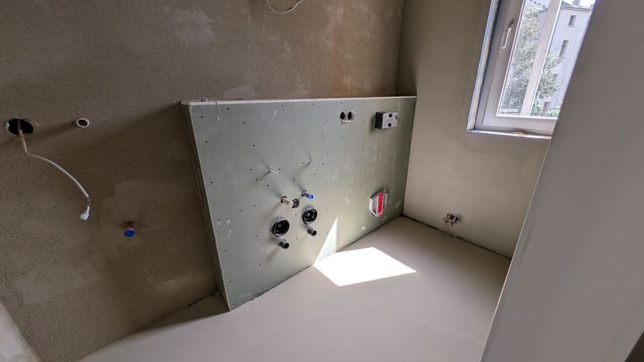 IN SANIERUNG  + WAHREN + 3 RAUM WOHNUNG + HOCHPARTERRE + BALKON – Bad - in Sanierung