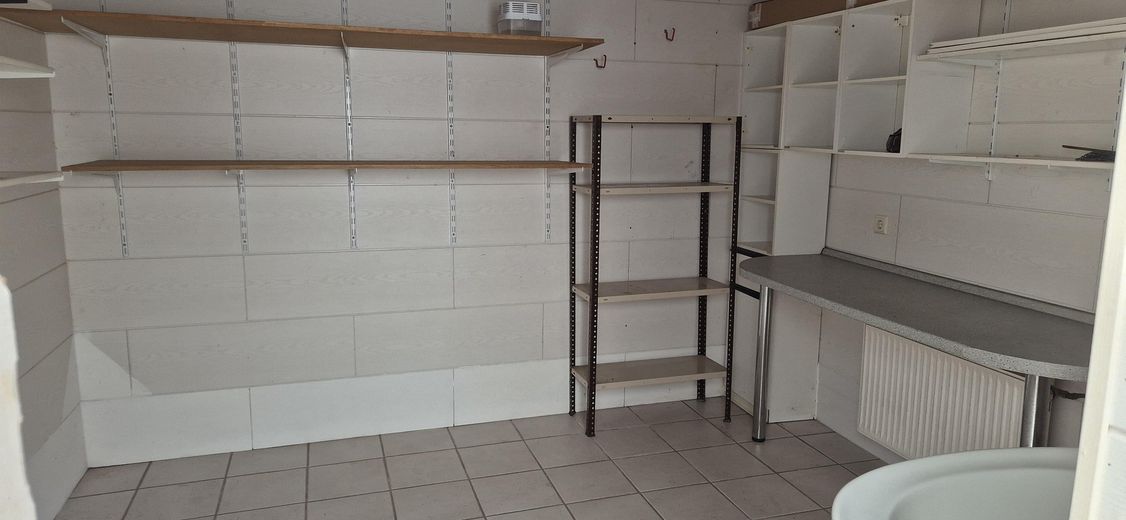 120 m² का गर्म विंटरगार्डन, टैरेस और बगीचे सहित – Schleswig में असाधारण अपार्टमेंट – Wasch- und Trockenraum