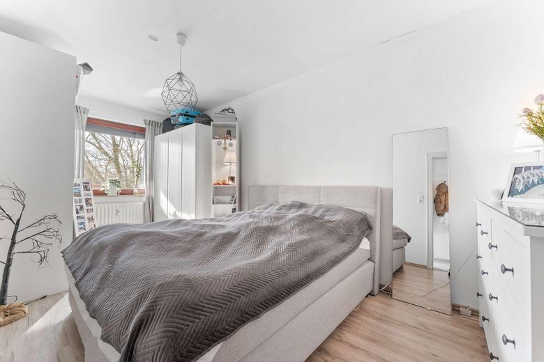 Helle 2-Zimmerwohnung mit Balkon in der Neustadt - 1050€ Warmiete – Schlafzimmer