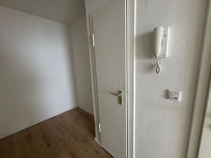 2 Zimmer Mietwohnung im 2. OG in der Wüste – Flur