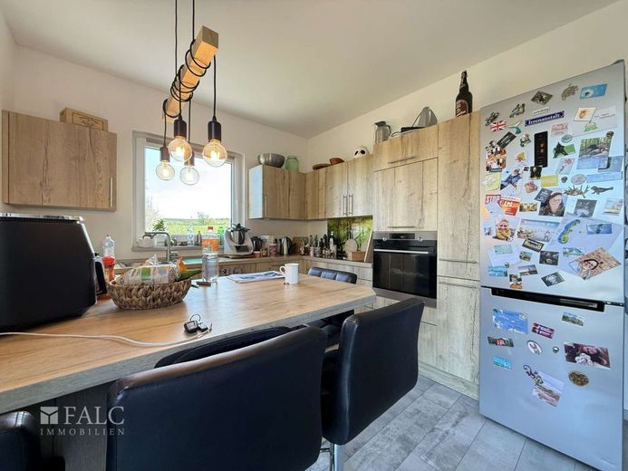 RESERVIERT***Atzenhausen - Wohnen auf einer Ebene: Neuwertiger Bungalow auf üppigem Grundstück*** – Küche