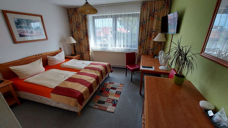 Hotel garni - Kauf oder Pacht ? Ihre Zukunft in der Hotellerie / evt. Altenpflege – Gästezimmer