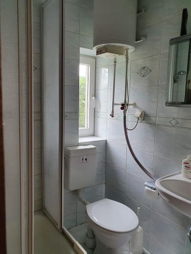 Badezimmer mit WC & Dusche