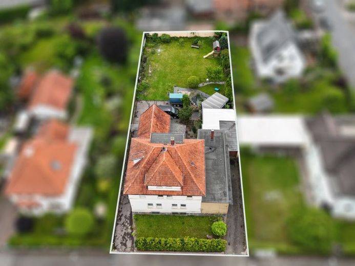 Abitare e affittare: casa quadrifamiliare con appartamento al piano terra di 146 m² e terreno di 1.080 m² a Bad Salzuflen – Foto 1