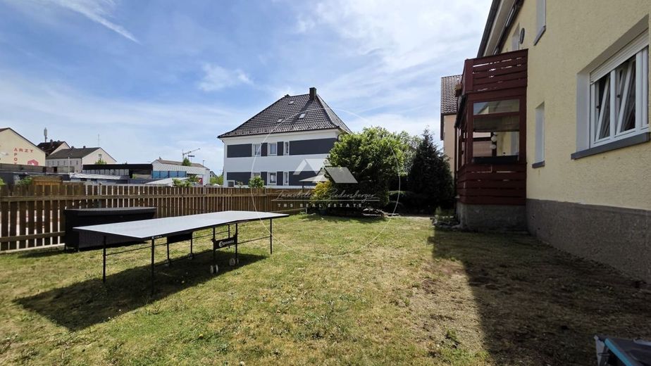 Interessantes Anlageobjekt in gepflegtem Dreifamilienhaus – Garten