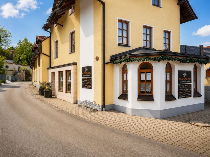 Etablierte Bäckerei-Konditorei mit Café und Holzbackofen – Außenansicht