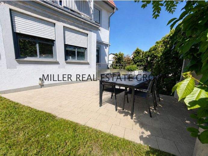 Exklusive Gartenwohnung in Ingolstadt mit Hauscharakter, großer Terrasse, Garage, zwei Stellplätzen &amp; zusätzlichem Apartment-Bereich im Untergeschoss! – Außenansicht
