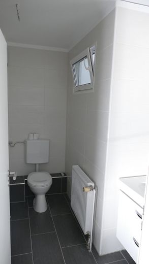 BEZUGSFREI ab 01.11.26: 4-Zi.-Maisonette (109m²) mit TG-Stellplatz & Balkon in Uni-Nähe! – Bad