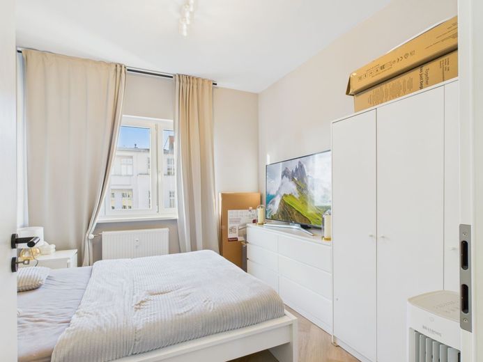 bezugsfreie 3 1/2-Zimmer-Wohnung mit Balkon in Charlottenburg, hochwertig möbliert – Gästezimmer