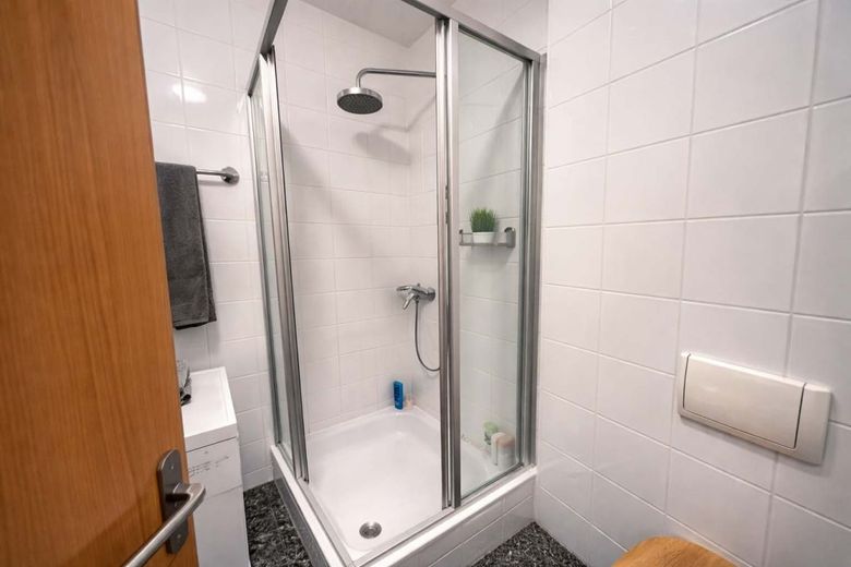 FÜR KAPITALANLEGER - GEPFLEGTES INVESTMENT IN TOLKEWITZ – mit Dusche