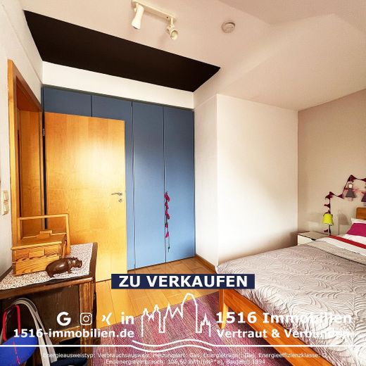3-room attic apartment with sunny balcony – Schlafen mit Stauraum