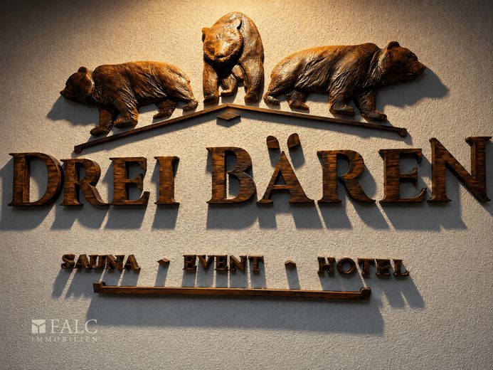 Drei Konzepte, ein Grundstück: Gastronomie, Eventlocation und Zimmervermietung – Logo