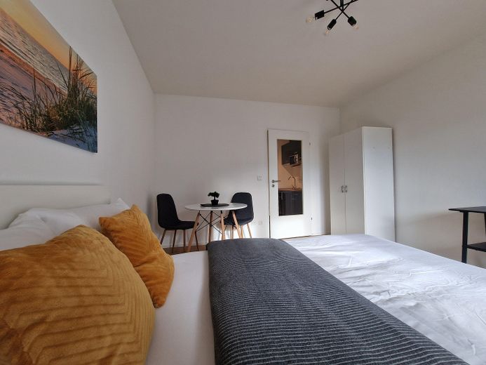 NEU renvoierte 1 Zi-Whg mit Balkon voll möbliert in Passau zentral – Schlafbereich