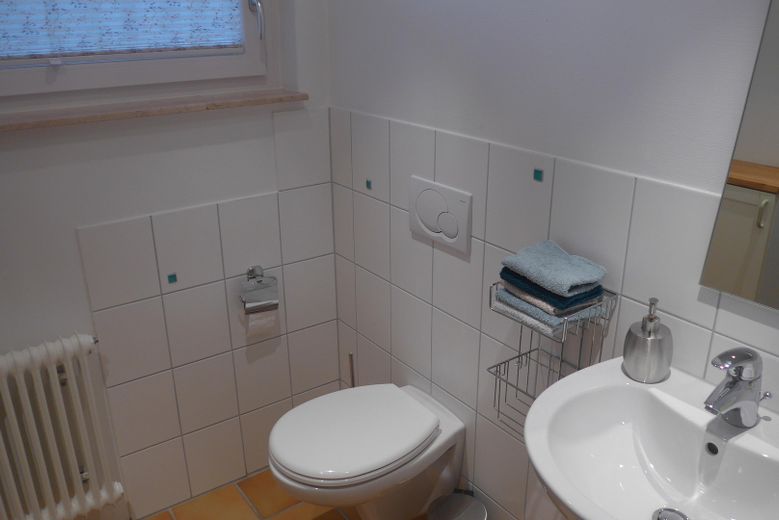 Maison d’architecte située sur un versant calme avec espace séparé pour bureau/cabinet (appartement indépendant) – WC