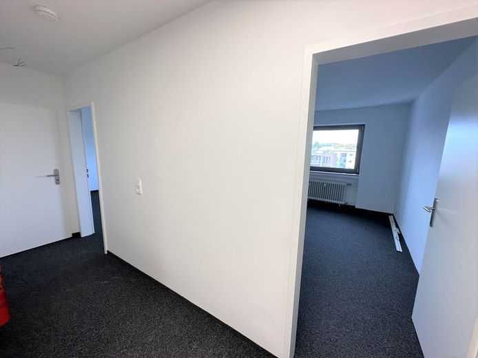 Petit bureau attrayant au cœur de Rodenkirchen – Flur