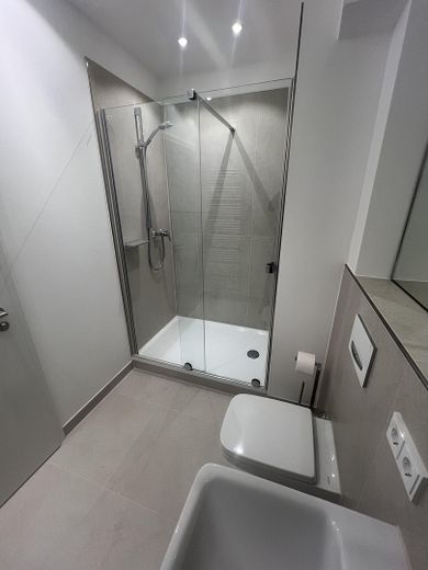 Helle 3 Zimmer Wohnung in der Carlstadt – Badezimmer