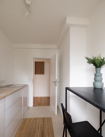 Gotowe do zamieszkania mieszkanie po remoncie: 4 pokoje, balkon i widok na zamek w centrum Königstein – Küche