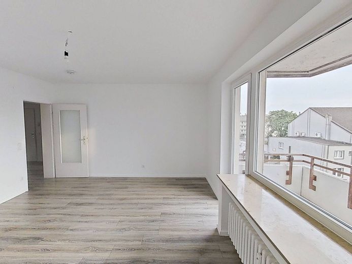 Moderne 3-Zi.-Whg. mit BALKON in Duisburg-Marxloh – Ansicht III: Wohn- und Esszim…