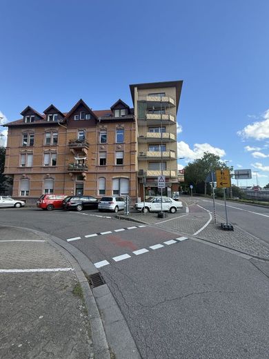 Bezugsfreie 2 ZKB mit Balkon WG-tauglich  | Großteils modernisiert HD-Weststadt | Fernwärme – Seitenansicht