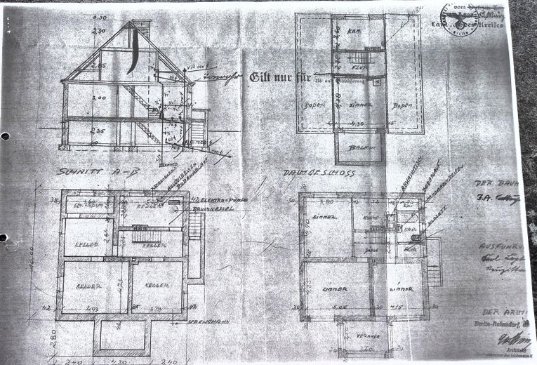 Großes Grundstück im Grünen mit Haus, Garage, Carport, Stellplätze – Grundrisse und Schnitt