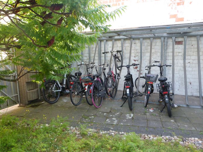 3-Zimmer Wohnung in Neuss befristet für 24 Monate zu vermieten – Fahrradständer