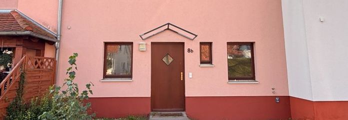 II щойно відремонтований середній таунхаус із паркомісцем і садом у тихому районі II вільний одразу