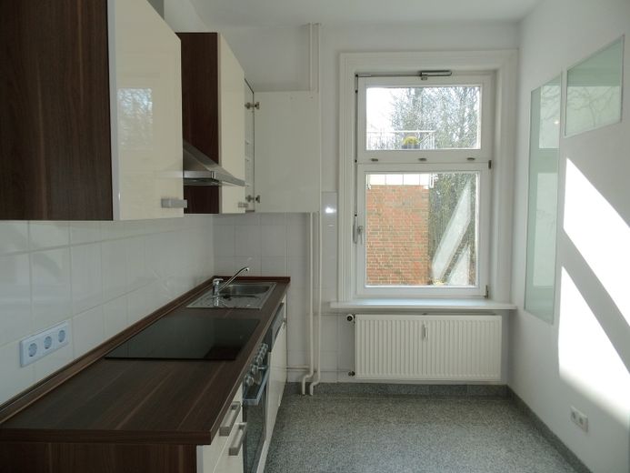 Hochparterre in Jugendstilhaus direkt am Jenischpark mit eigenem Garten von Privat – Küche