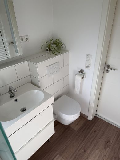 -RESERVIERT- Zentral gelegene 3-Zimmer-Wohnung mit Balkon in Brühl – Badezimmer
