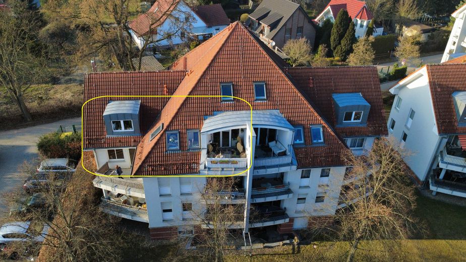 leegstaande 4-kamer-dakappartement in rustige ligging met overdekt balkon op het zuiden – Außenaufnahme Wohnung