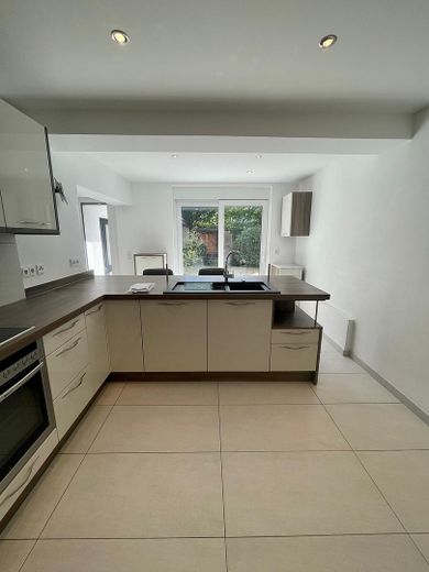 Stilvolles Haus zum Wohnen und Arbeiten mit moderner Ausstattung in Dreieich-Buchschlag – Einbauküche