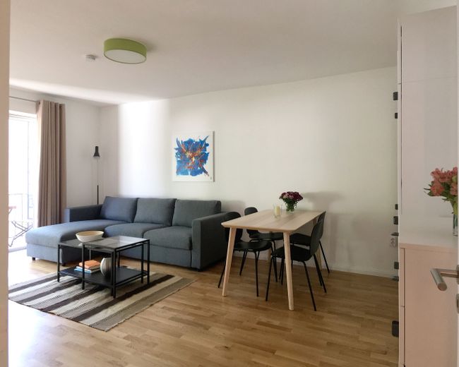 UBICACIÓN PRIVILEGIADA: Hamburgo-Harvestehude - APARTAMENTO AMUEBLADO DE 2 HABITACIONES – Wohnzimmer rechts