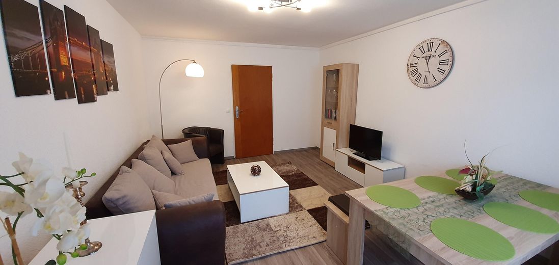 Möbliertes 3-Zimmer-Apartment in Bestlage nahe Q6/Q7 – WG-geeignet & sofort bezugsfrei – Bedroom sofa sleeping function