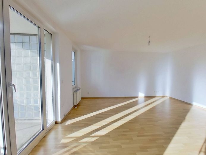 ** Helle 2-Zimmer-Wohnung mit BALKON in Rahlstedt ** – Ansicht II: Wohn- und Esszimm…