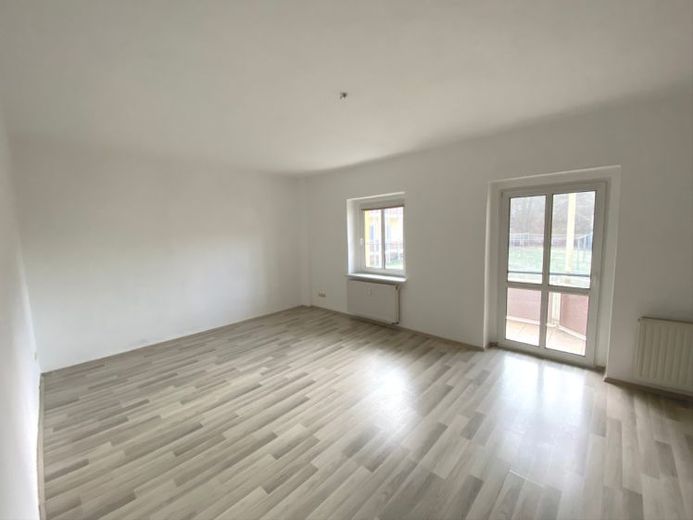Komfortable, helle 2-Raum-Wohnung mit Balkon und EBK in Berga (3.6) – Foto 1